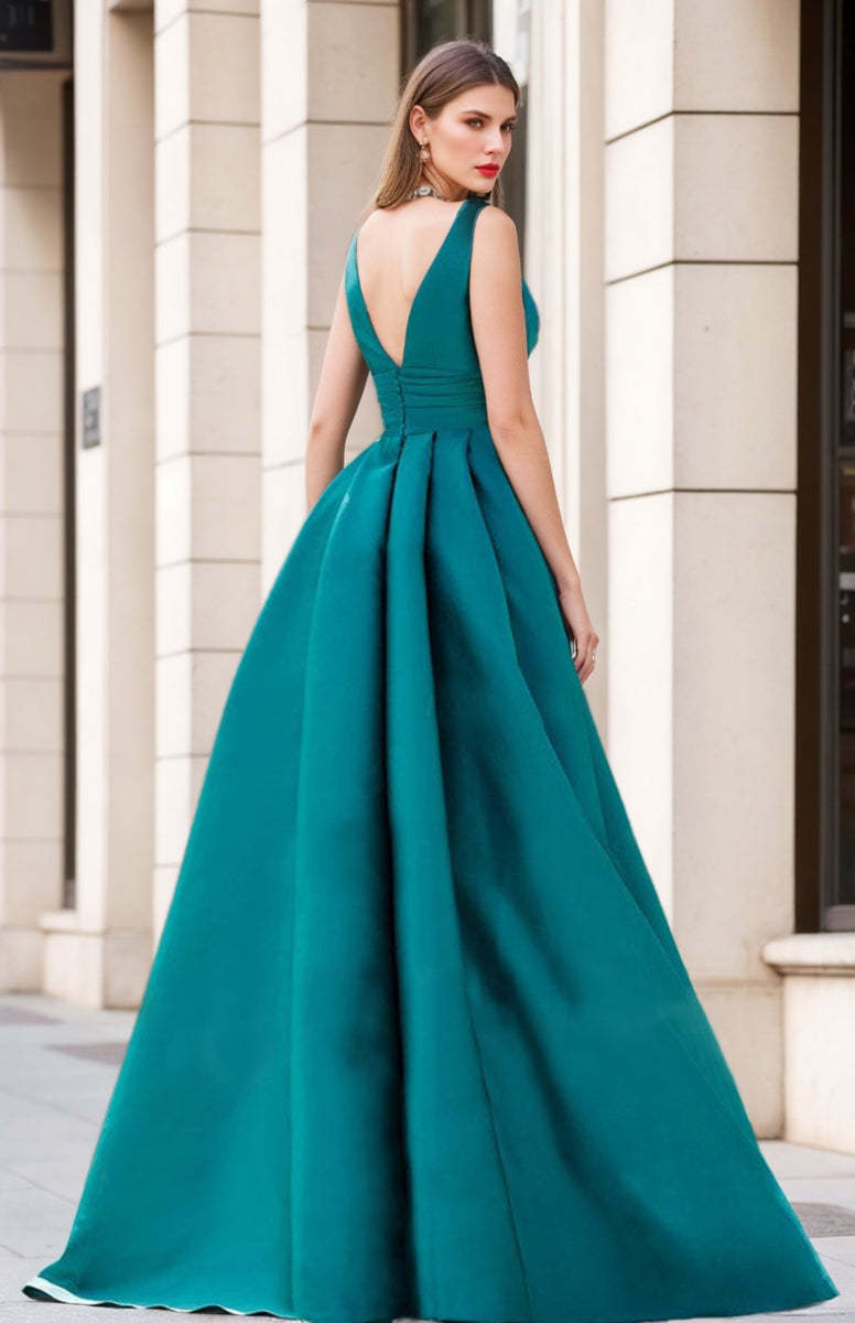 V-Neck Sleeveless A-Line Princess Mother of the Bride Dresses in Luxurious Style