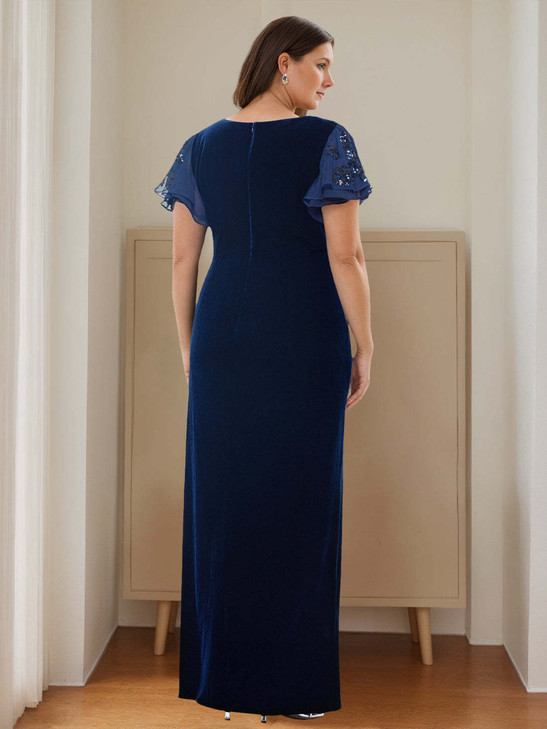 V-Neck Short Sleeve Velvet Floor-Length Plus Size Mother of the Bride Dress with Ruffles and Appliques-BMbridal.UK