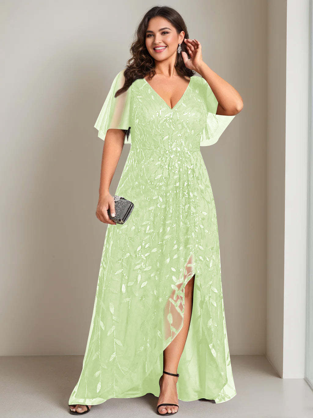 Plus Size Asymmetrical A-Line Princess V-Neck Short Sleeve Mother of the Bride Dress with Sequins