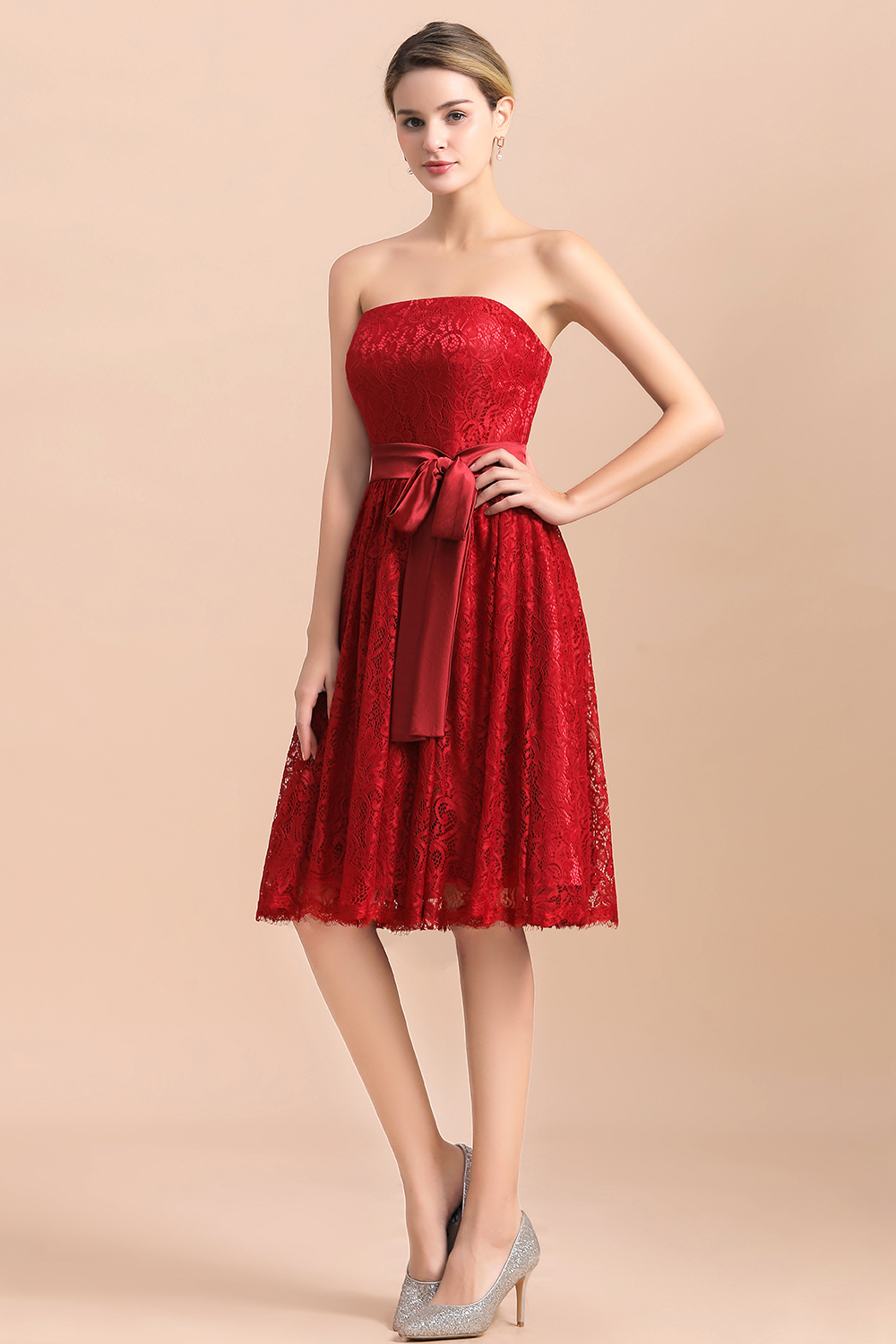 BMbridal Pretty Strapless Red Lace Bridesmaid Dresses Sleeveless Short Wedding Party Dress with Sash-BMbridal