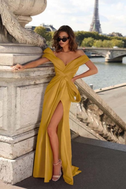 Off the Shoulder Sleeveless Long Mermaid Split Prom Dress With Pleated