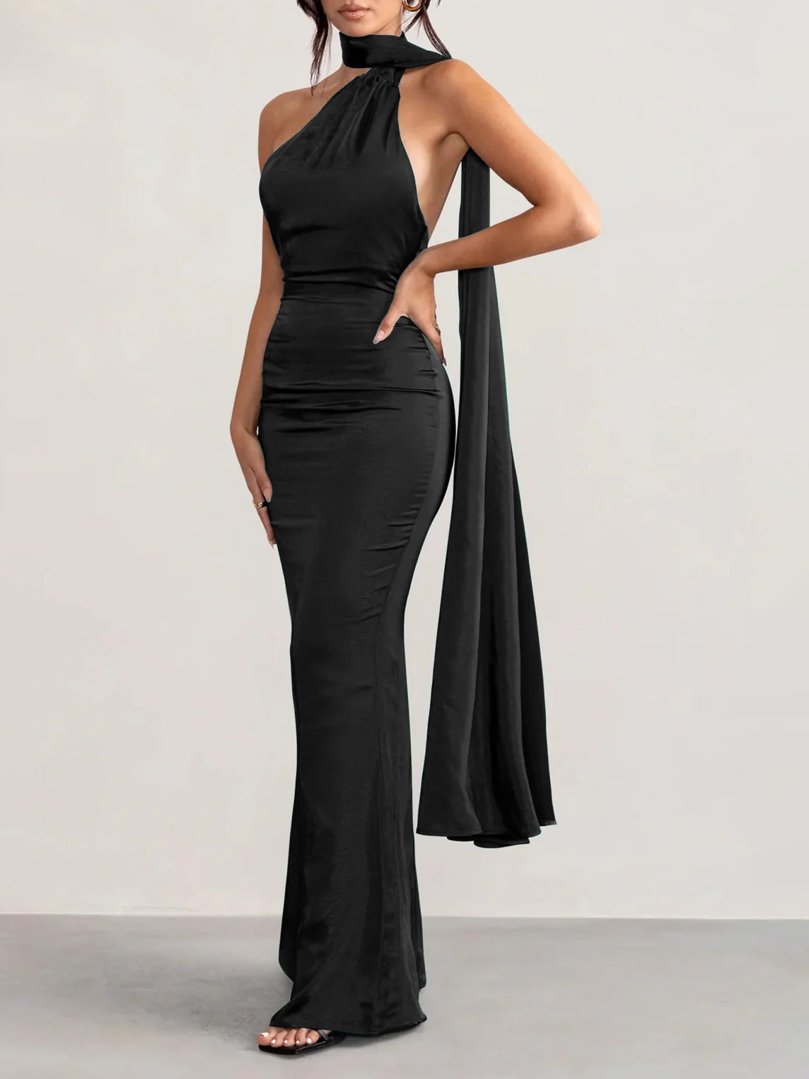 Floor-length Halter Prom Dresses with Sheath/Column Silhouette