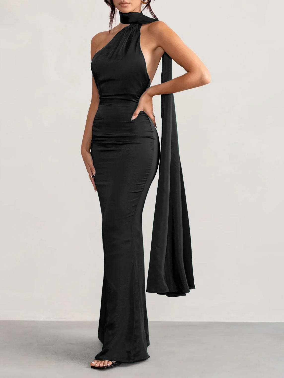 Floor-length Halter Prom Dresses with Sheath/Column Silhouette
