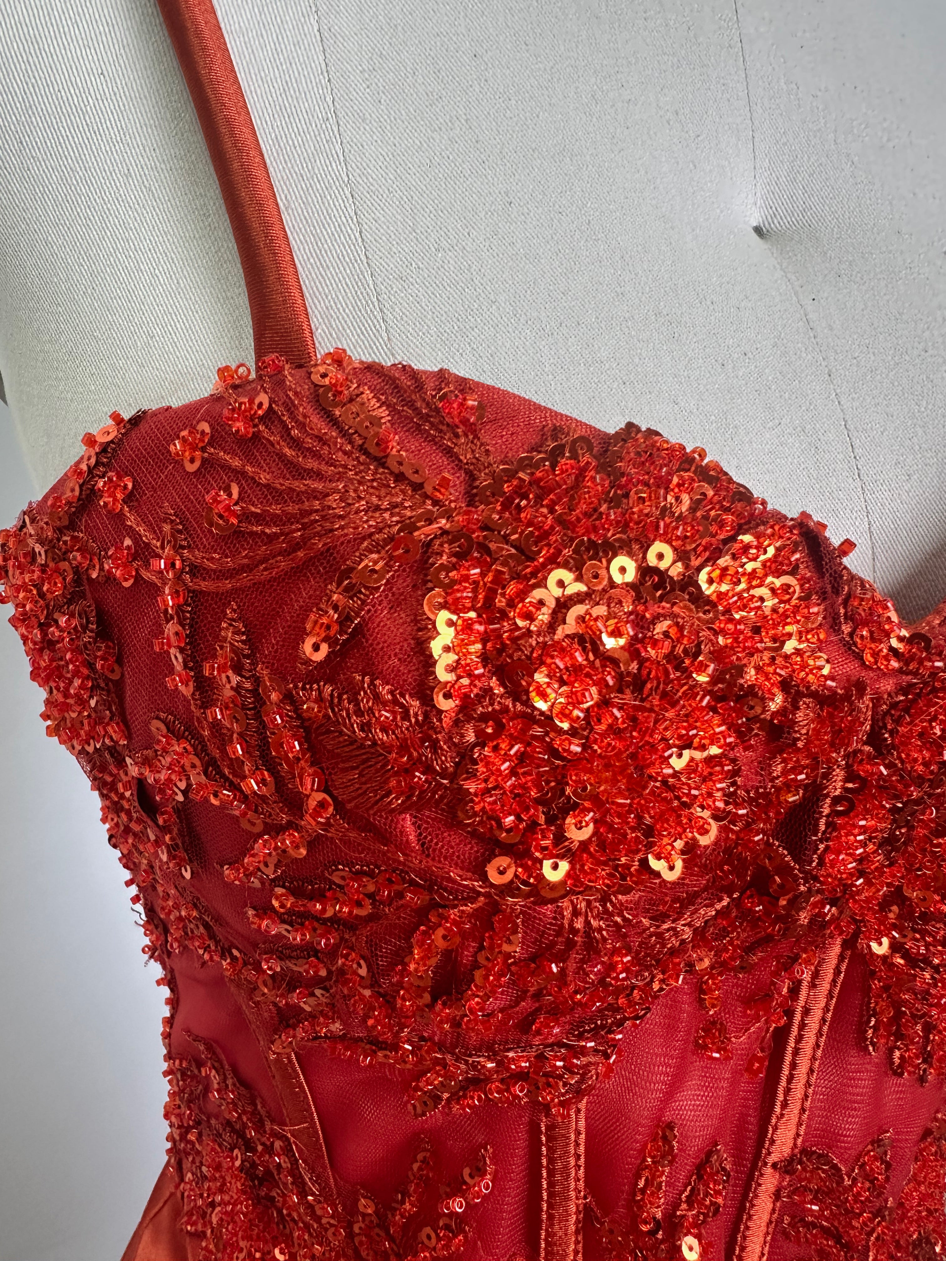 Spaghetti Strap Sleeveless Floor-Length Sheath/Column Prom Gown