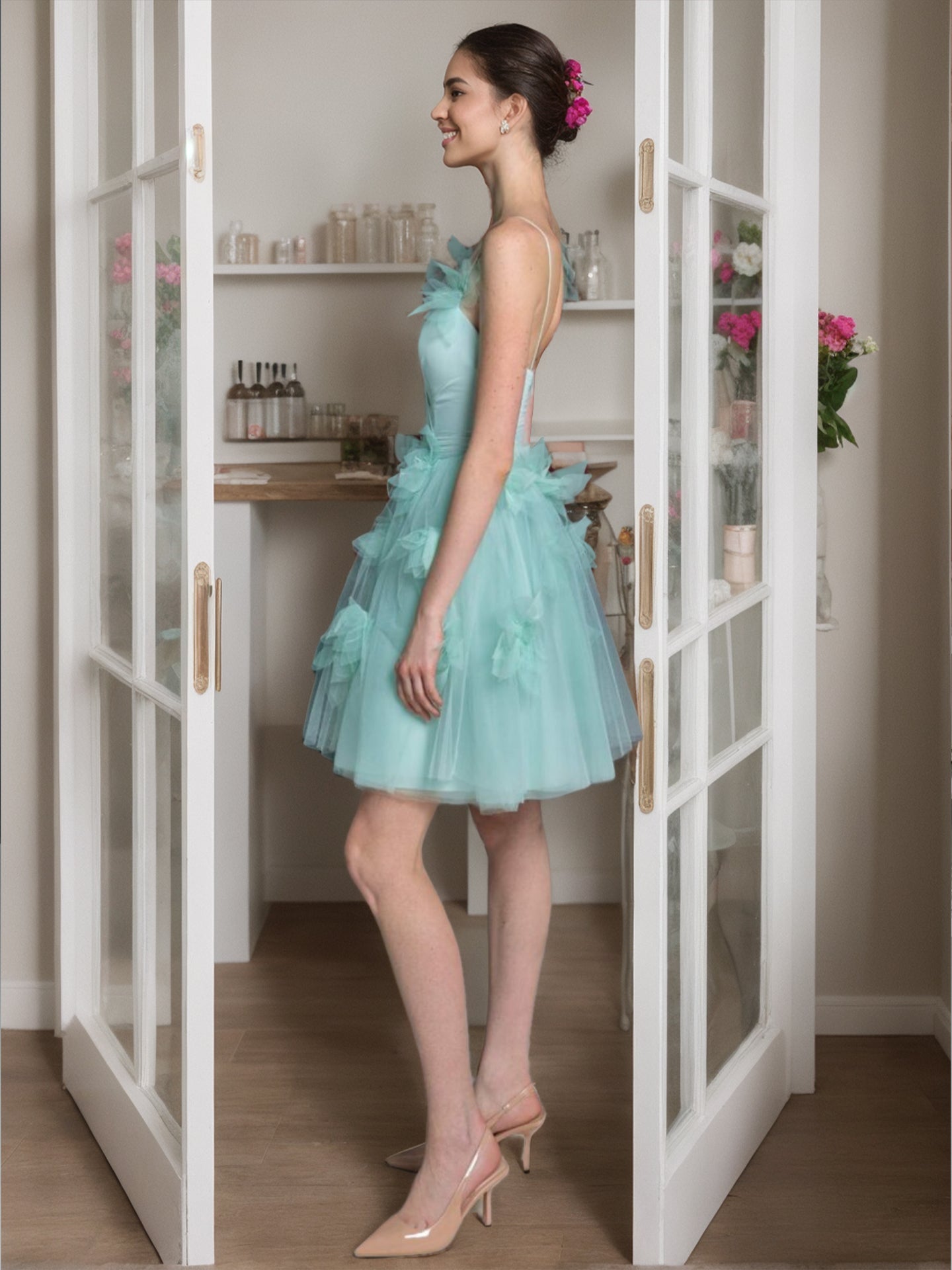 Short Sleeveless Cocktail Dress with Floral Appliques in A-Line and Princess Sweetheart Styles
