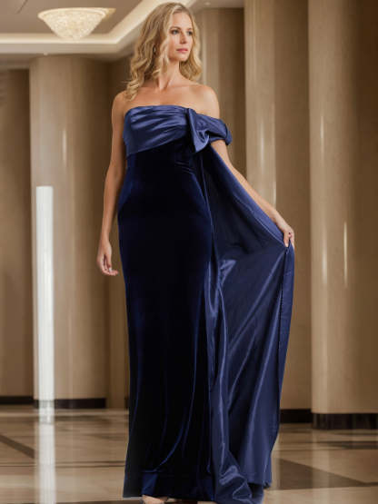Off-the-Shoulder Sleeveless Floor-Length Evening Gown with Watteau Train