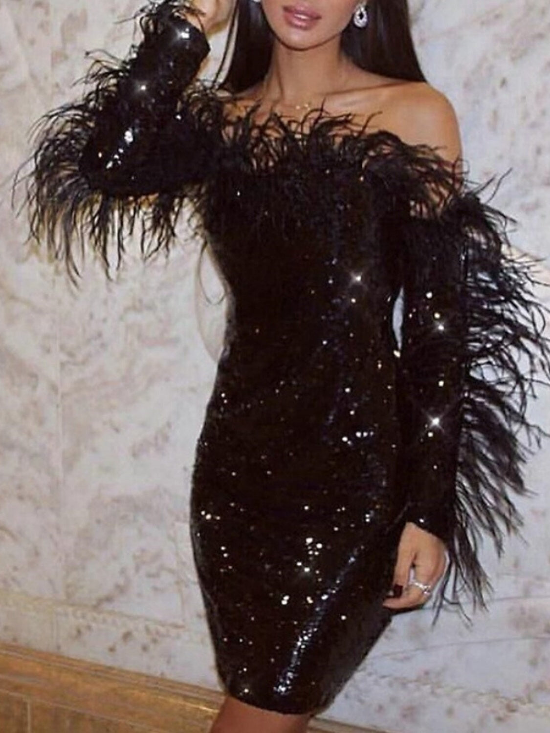 Trumpet / Mermaid Sleeveless Cocktail Dresses with Sequin & Feather Off-the-Shoulder and Knee-Length