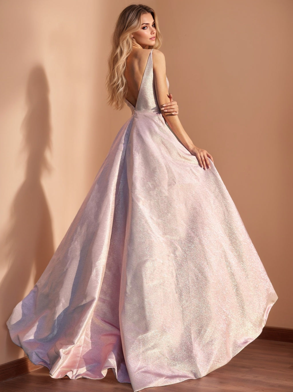 Unique V-Neck Sleeveless A-Line Princess Floor-length Evening Dresses with Padded Cups