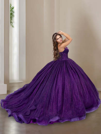 Sweetheart Sleeveless Ball Gown with Pearls in Floor-length Prom Dress