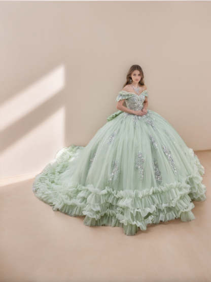 Sweetheart Sleeveless Ball Gown in Long Tulle with Lace Appliques for Prom