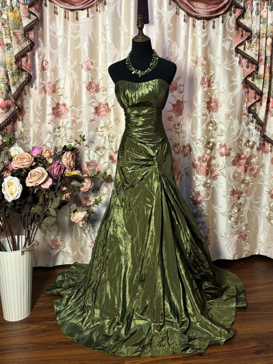 Strapless Sleeveless Floor-Length Taffeta Prom Dress in Trumpet/Mermaid Style with Ruched Detail