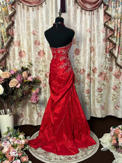 Sweetheart Neckline Sleeveless Floor-Length Taffeta Prom Dress with Appliques