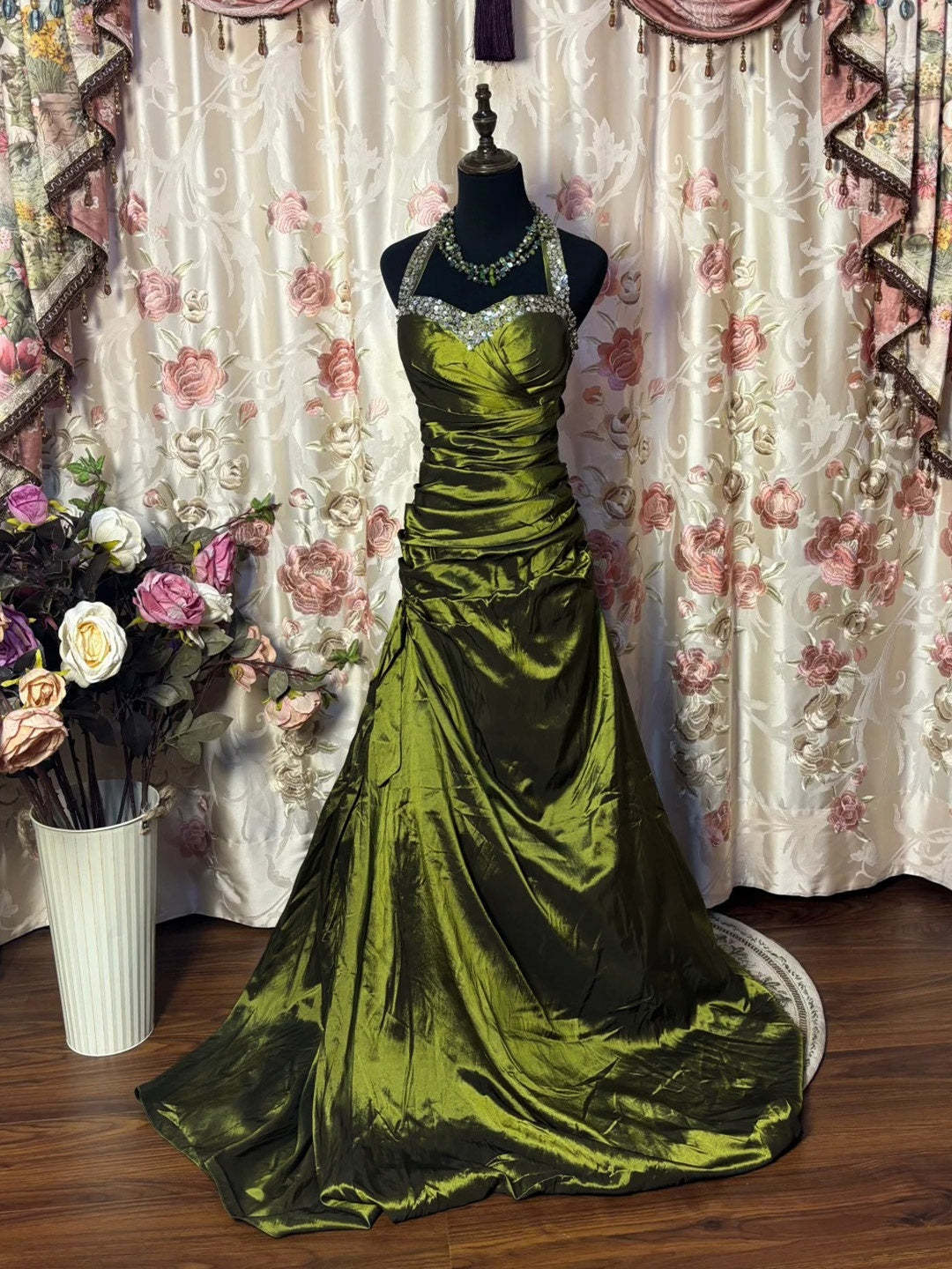 Princess A-Line Halter Neck Floor-Length Taffeta Prom Dress with Ruffles and Sequins
