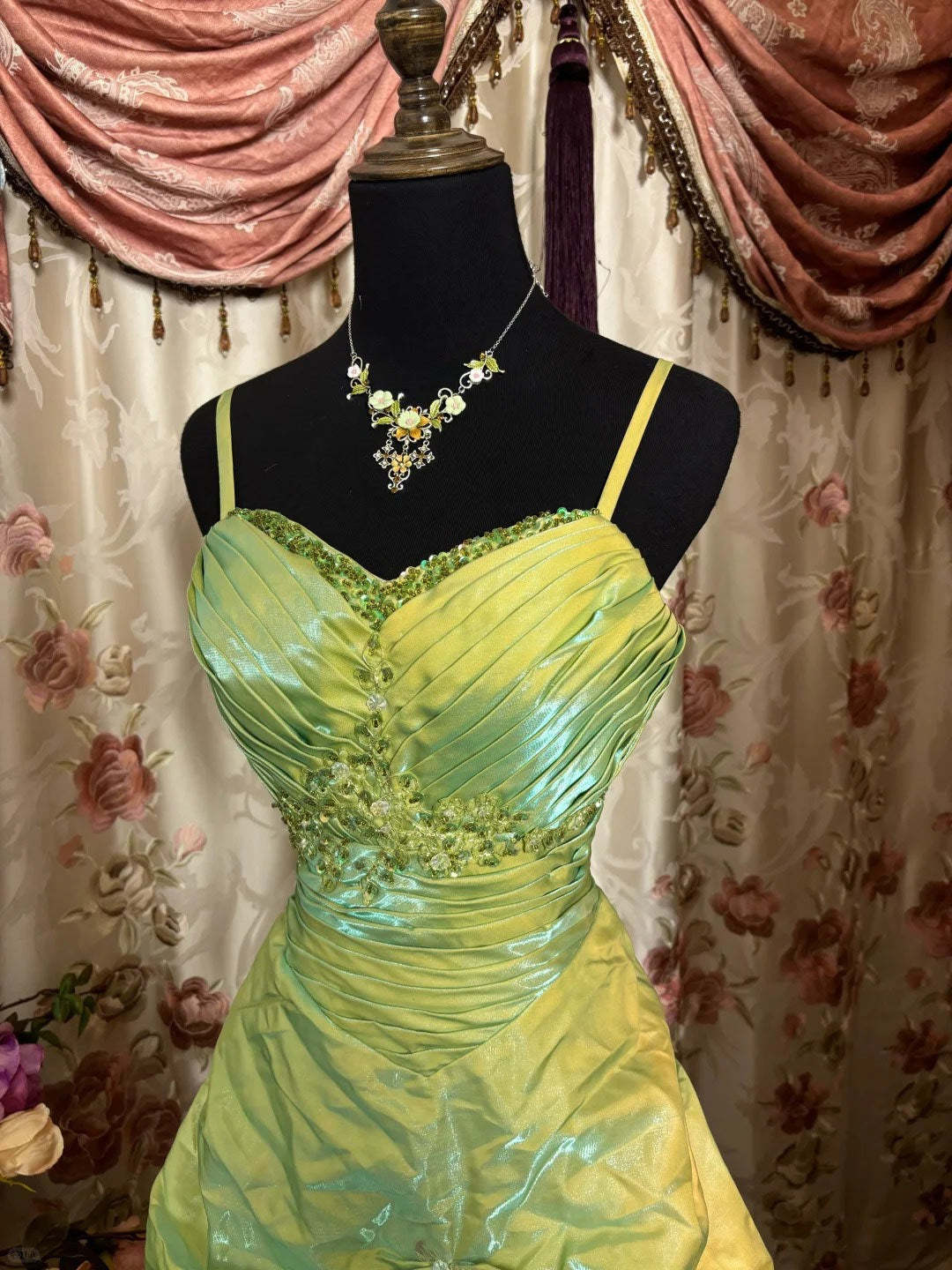 Sweetheart Spaghetti Strap A-Line Princess Floor-Length Taffeta Prom Dress with Ruched Details & Appliques-BMbridal.UK