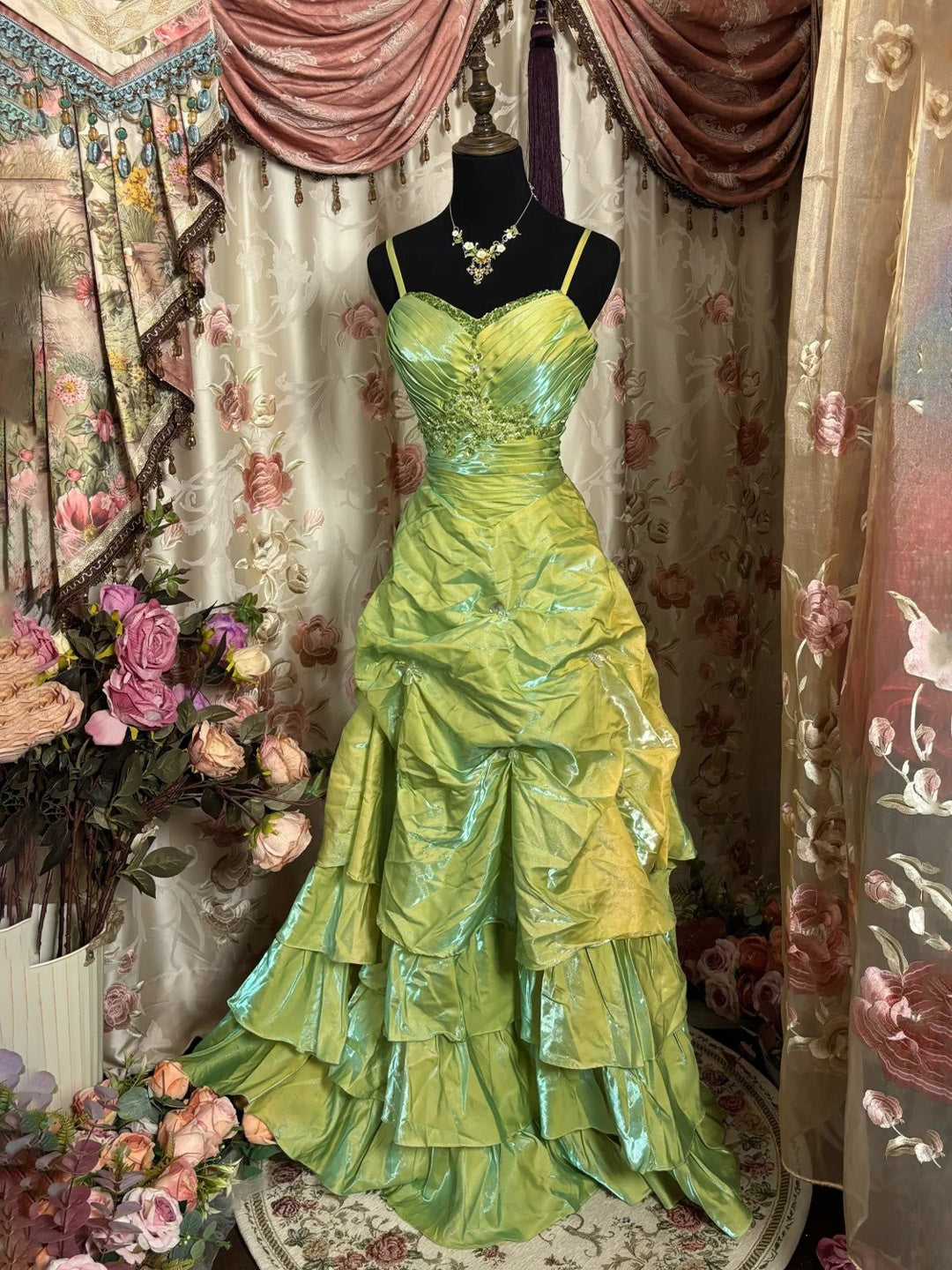 Sweetheart Spaghetti Strap A-Line Princess Floor-Length Taffeta Prom Dress with Ruched Details & Appliques-BMbridal.UK
