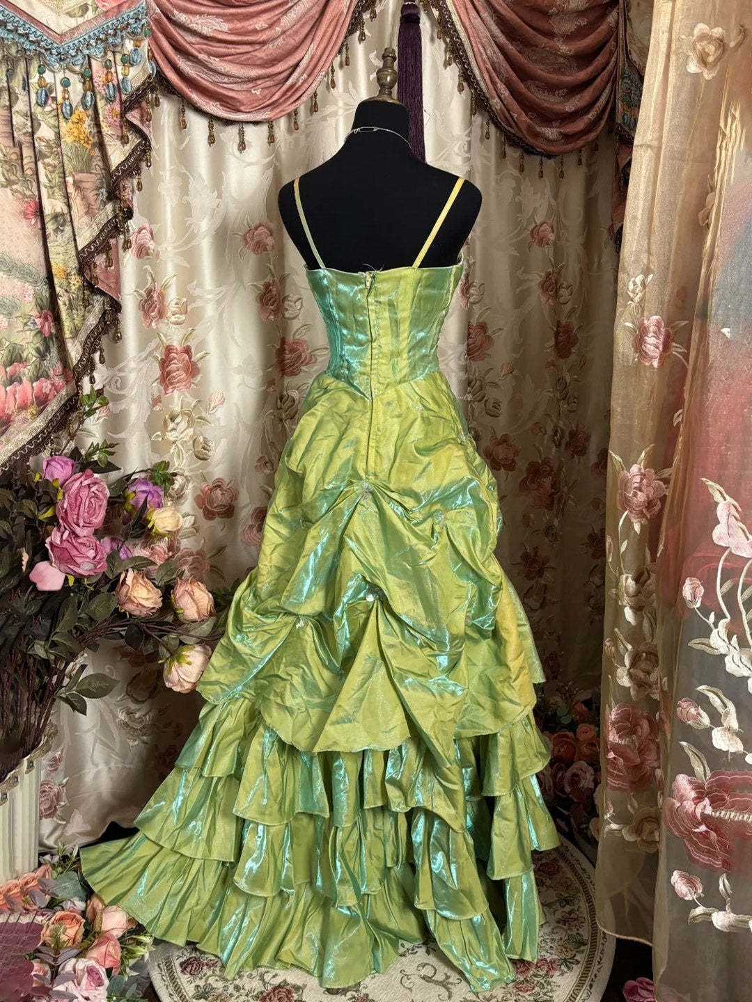 Sweetheart Spaghetti Strap A-Line Princess Floor-Length Taffeta Prom Dress with Ruched Details & Appliques-BMbridal.UK