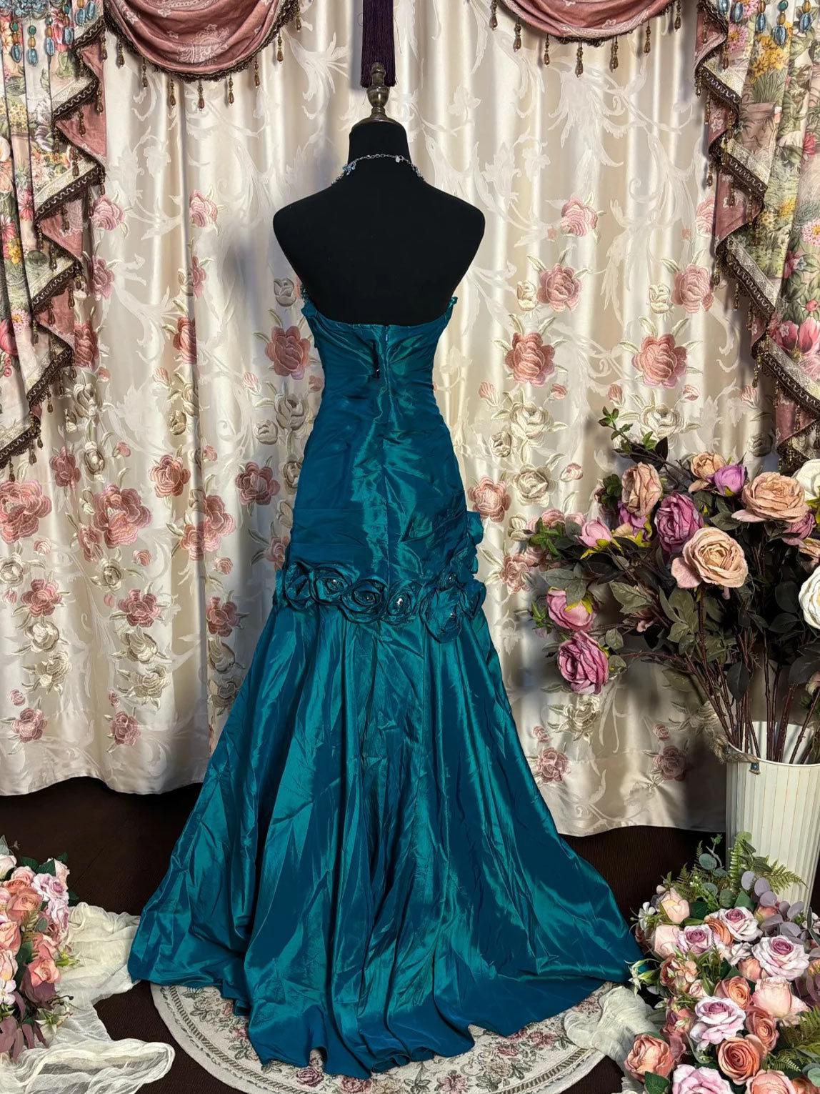 Sweetheart Princess A-Line Floor-Length Sleeveless Prom Dress in Taffeta with Flowers & Sequins