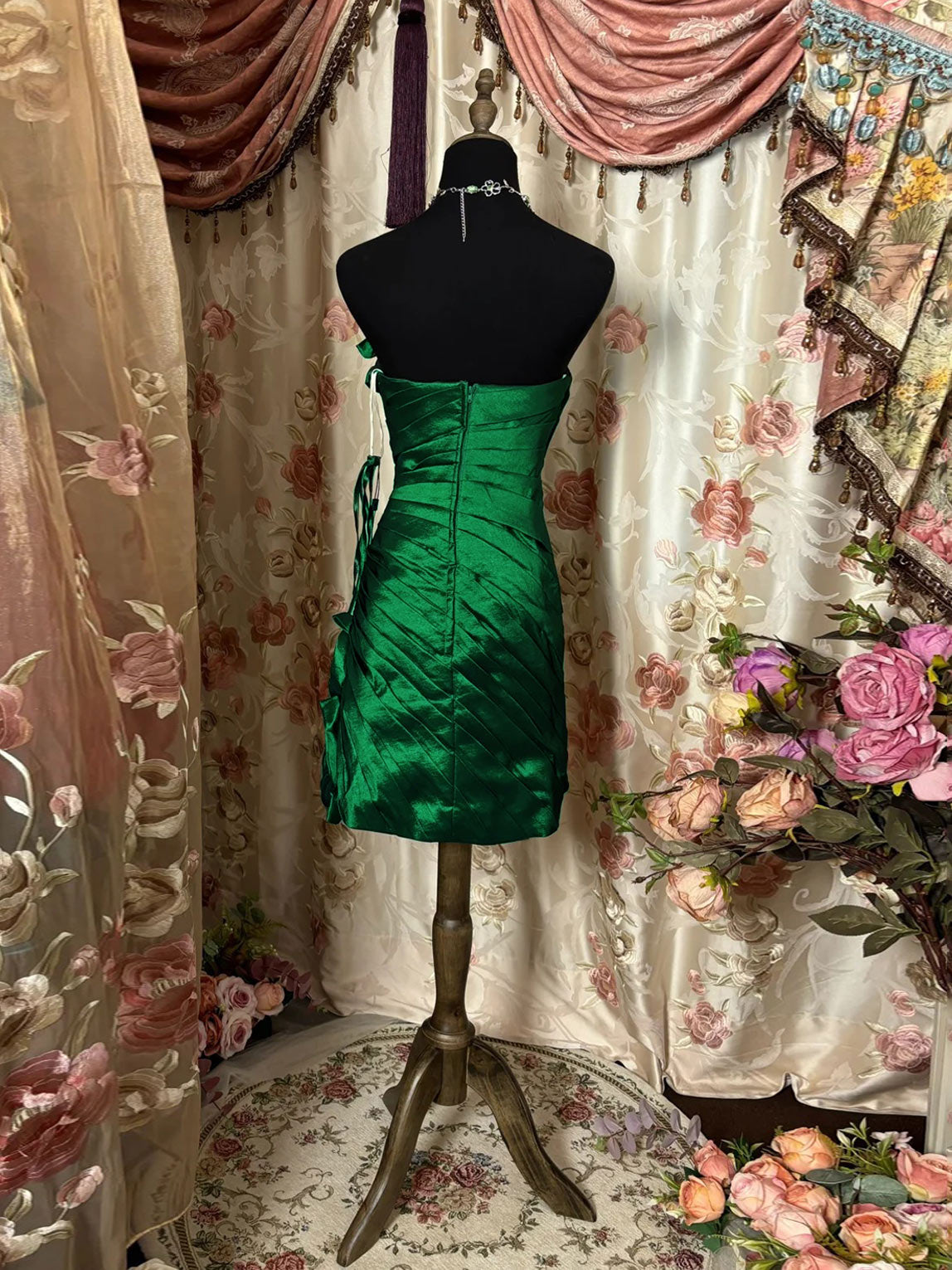 Sweetheart Sleeveless Mini Taffeta Prom Dress with Floral Ruffles and Sheath/Column Style