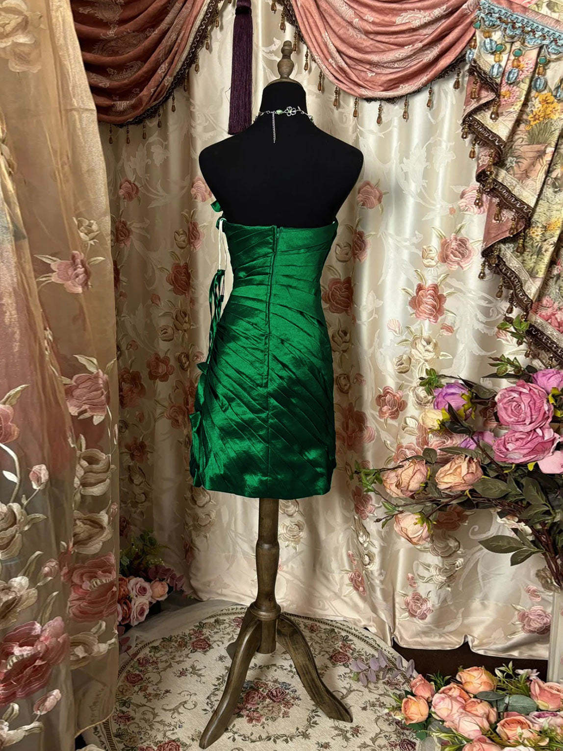 Sweetheart Sleeveless Mini Taffeta Prom Dress with Floral Ruffles and Sheath/Column Style