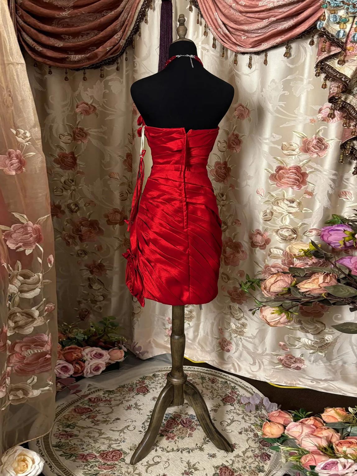 Sweetheart Sleeveless Mini Taffeta Prom Dress with Floral Ruffles and Sheath/Column Style