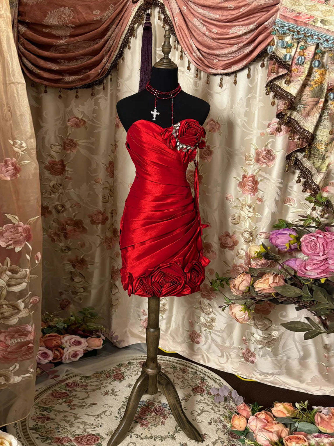 Sweetheart Sleeveless Mini Taffeta Prom Dress with Floral Ruffles and Sheath/Column Style