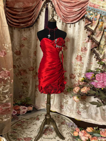 Sweetheart Sleeveless Mini Taffeta Prom Dress with Floral Ruffles and Sheath/Column Style