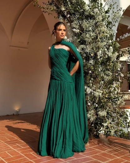 Chic One Shoulder Sleeveless Long Prom Dress With Pleated Shawl