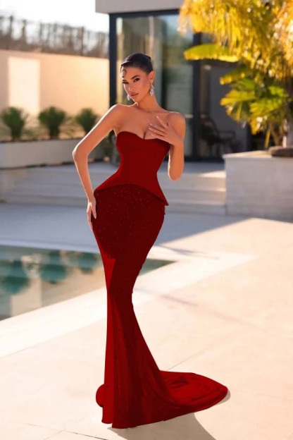 Chic Strapless Sleeveless Long Mermaid Prom Dress With Beading