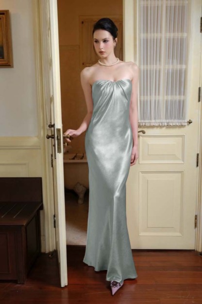 Chic Strapless Sleeveless Long Mermaid Prom Dress With Pleated