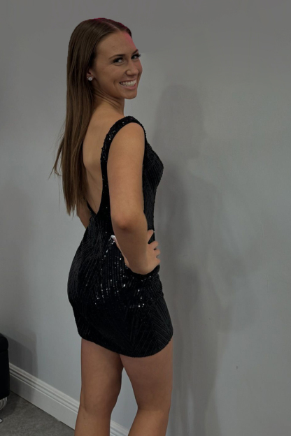 Sparkly Black Sequins V-Neck Tight Short Homecoming Dress