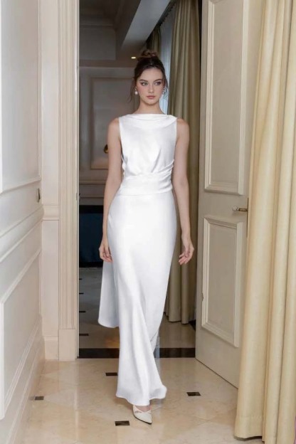 Long Slimming Sleeveless Prom Dress Flowy Backless With Pleated