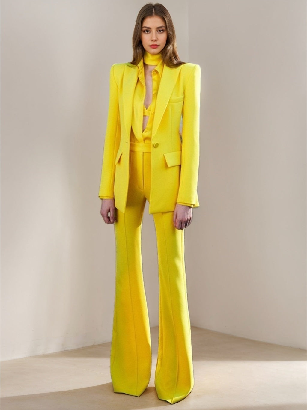 Two-Piece Suit for Women with Single-Breasted Button and Peak Lapel