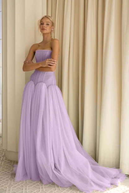 Charming Tulle Strapless Sleeveless Long Prom Dress With Pleated