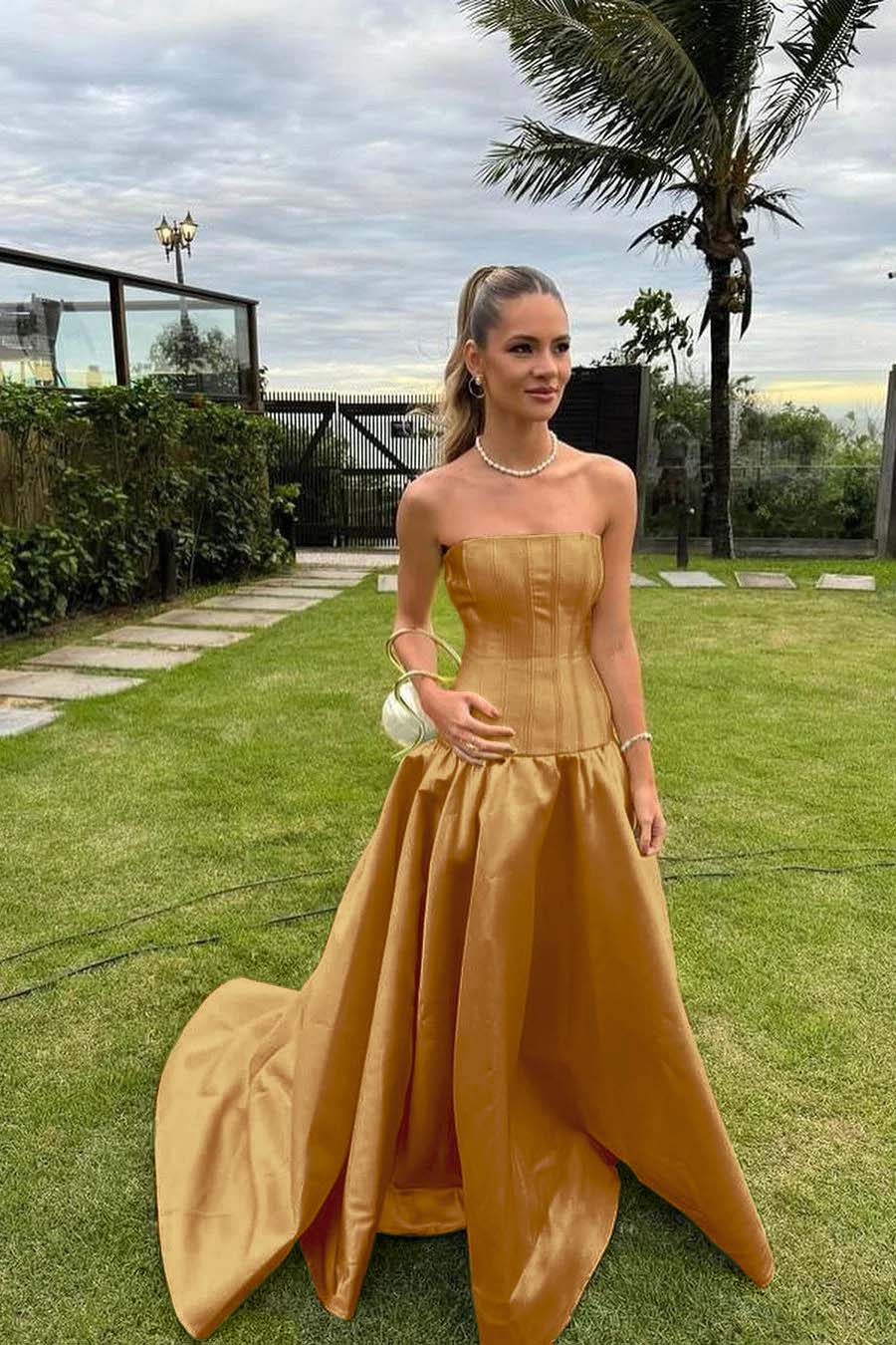 Chic Strapless Sleeveless Bateau Long Prom Dress With Pleated