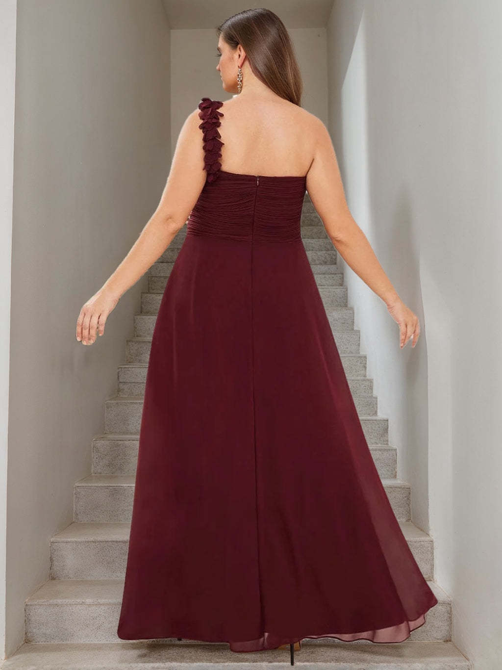 Plus Size Long Bridesmaid Dress with Sweetheart Neckline and One-Shoulder A-Line Silhouette