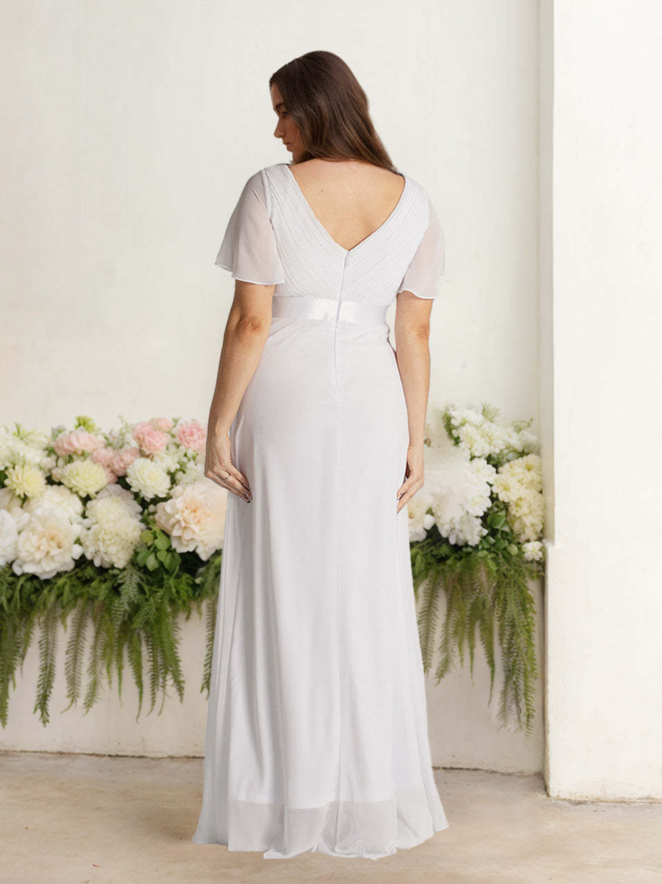 Plus Size Floor-Length Bridesmaid Dresses with Ruffles in Deep V-Neck and Short Sleeves