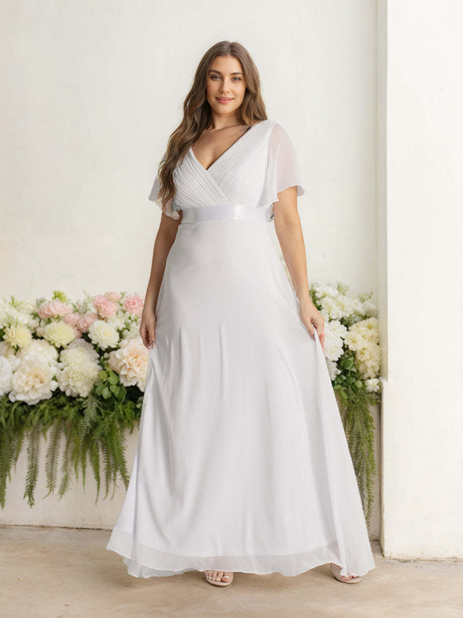 Plus Size Floor-Length Bridesmaid Dresses with Ruffles in Deep V-Neck and Short Sleeves