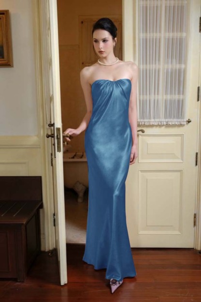 Chic Strapless Sleeveless Long Mermaid Prom Dress With Pleated