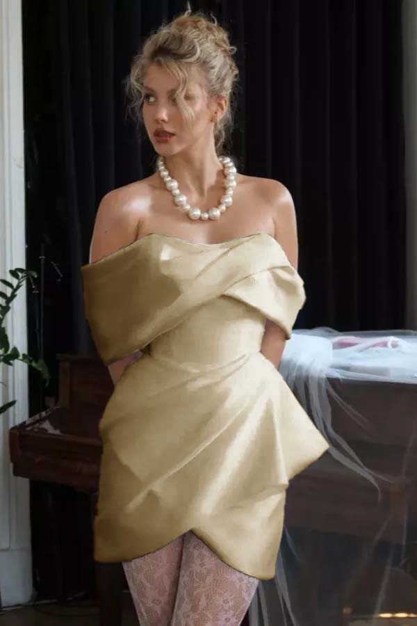 Stunning Off the Shoulder Sleeveless Short Prom Dress With Pleated