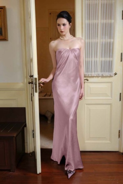 Chic Strapless Sleeveless Long Mermaid Prom Dress With Pleated