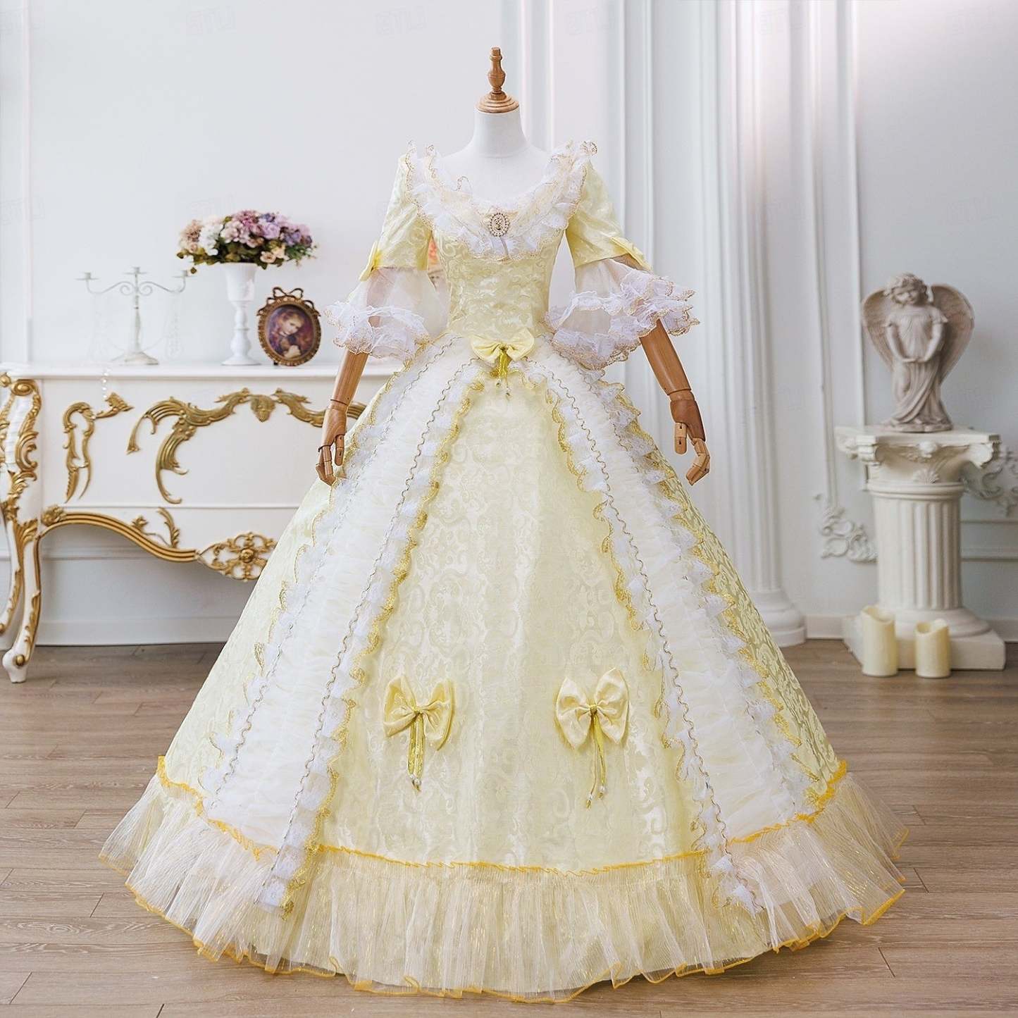 Rococo Victorian Renaissance Vacation Dress with Round Neck and Half Sleeves