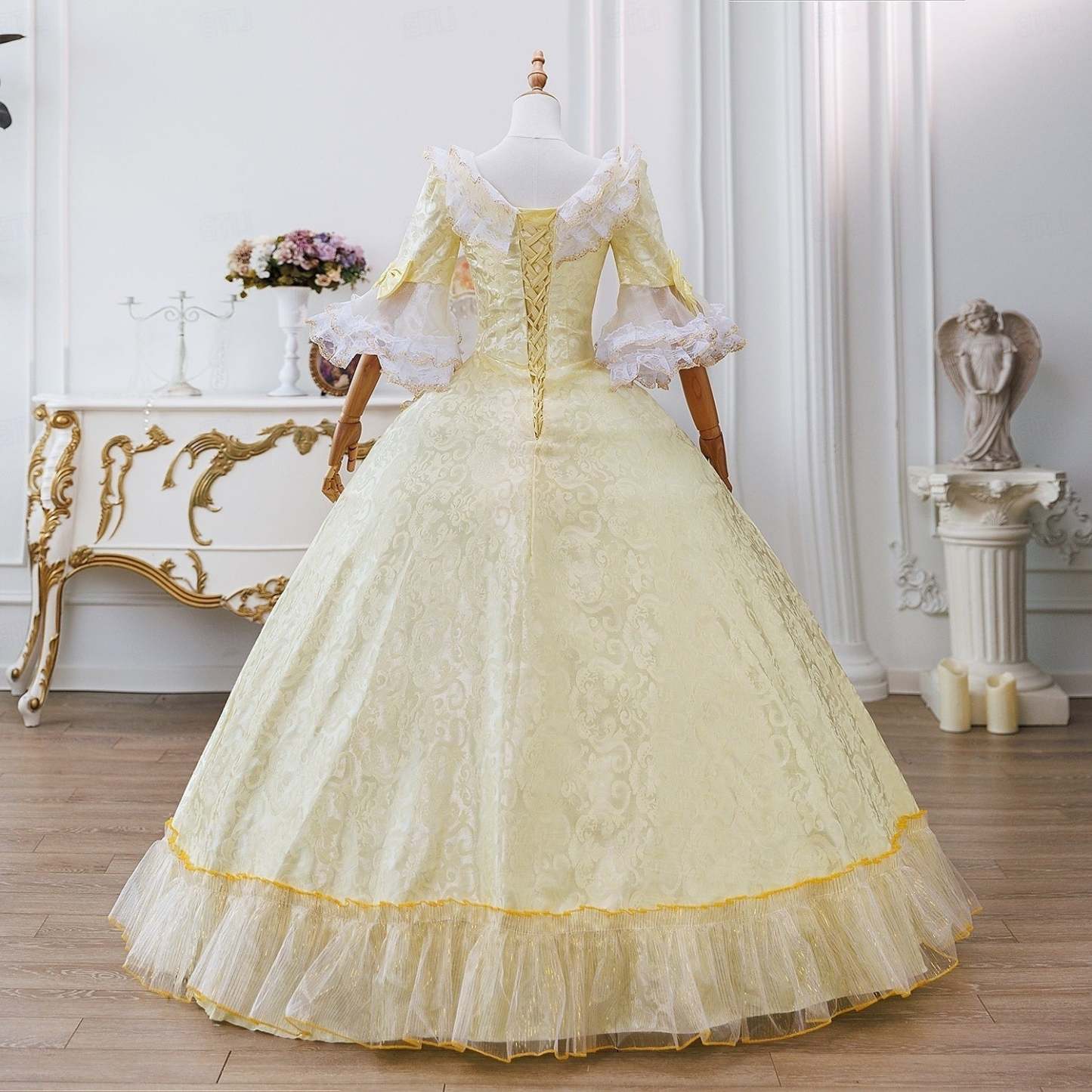 Rococo Victorian Renaissance Vacation Dress with Round Neck and Half Sleeves