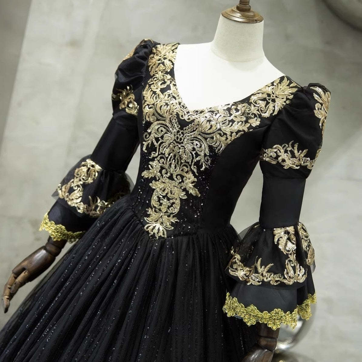 Victorian Masquerade Ball Gown with V-Neck and 3/4 Sleeves for Rococo Prom or Cosplay