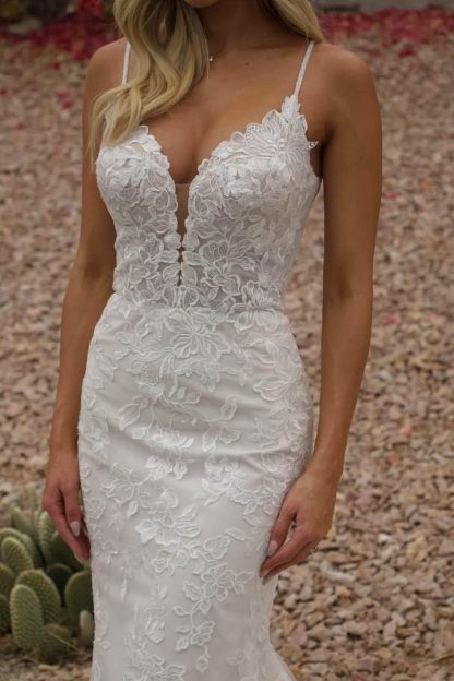 Women's Beach Spaghetti Strap Wedding Dresses for Bride 2025 Boho Long Lace Bridal Gowns for Wedding-BMbridal.UK