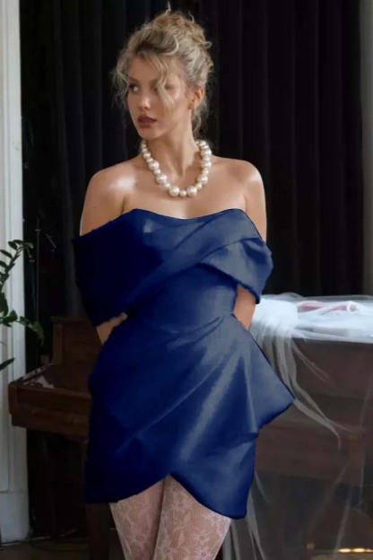 Stunning Off the Shoulder Sleeveless Short Prom Dress With Pleated