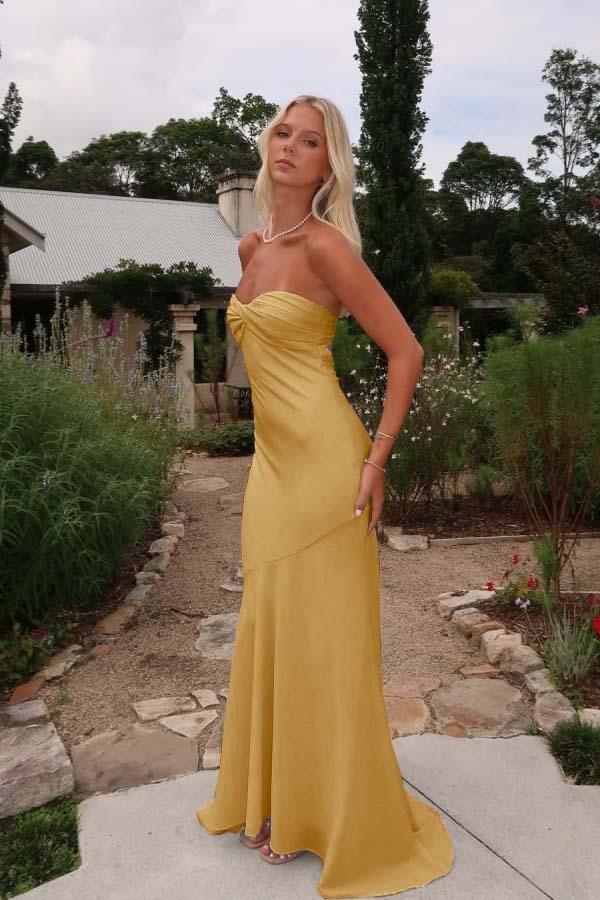Charming Sleeveless Strapless Long Mermaid Prom Dress With Pleated