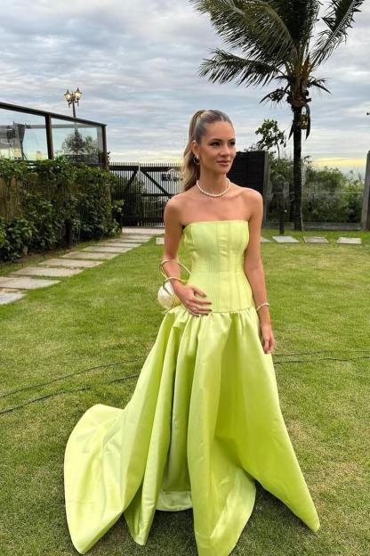 Chic Strapless Sleeveless Bateau Long Prom Dress With Pleated