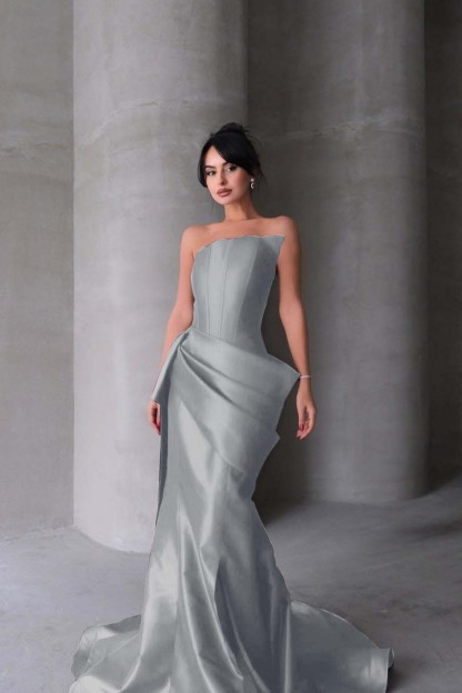 Chic Strapless Sleeveless Mermaid Long Prom Dress With Pleated