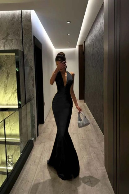 Halter V Neck Sleeveless Long Mermaid Prom Dress With Pleated