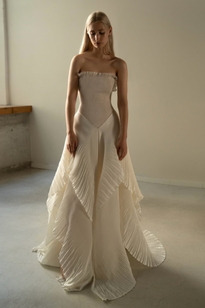 Chic Strapless Sleeveless Long Prom Dress With Ruffles Pleated